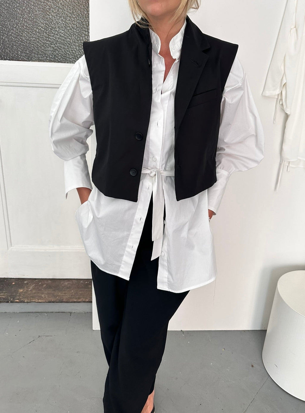 Unisex cropped vest