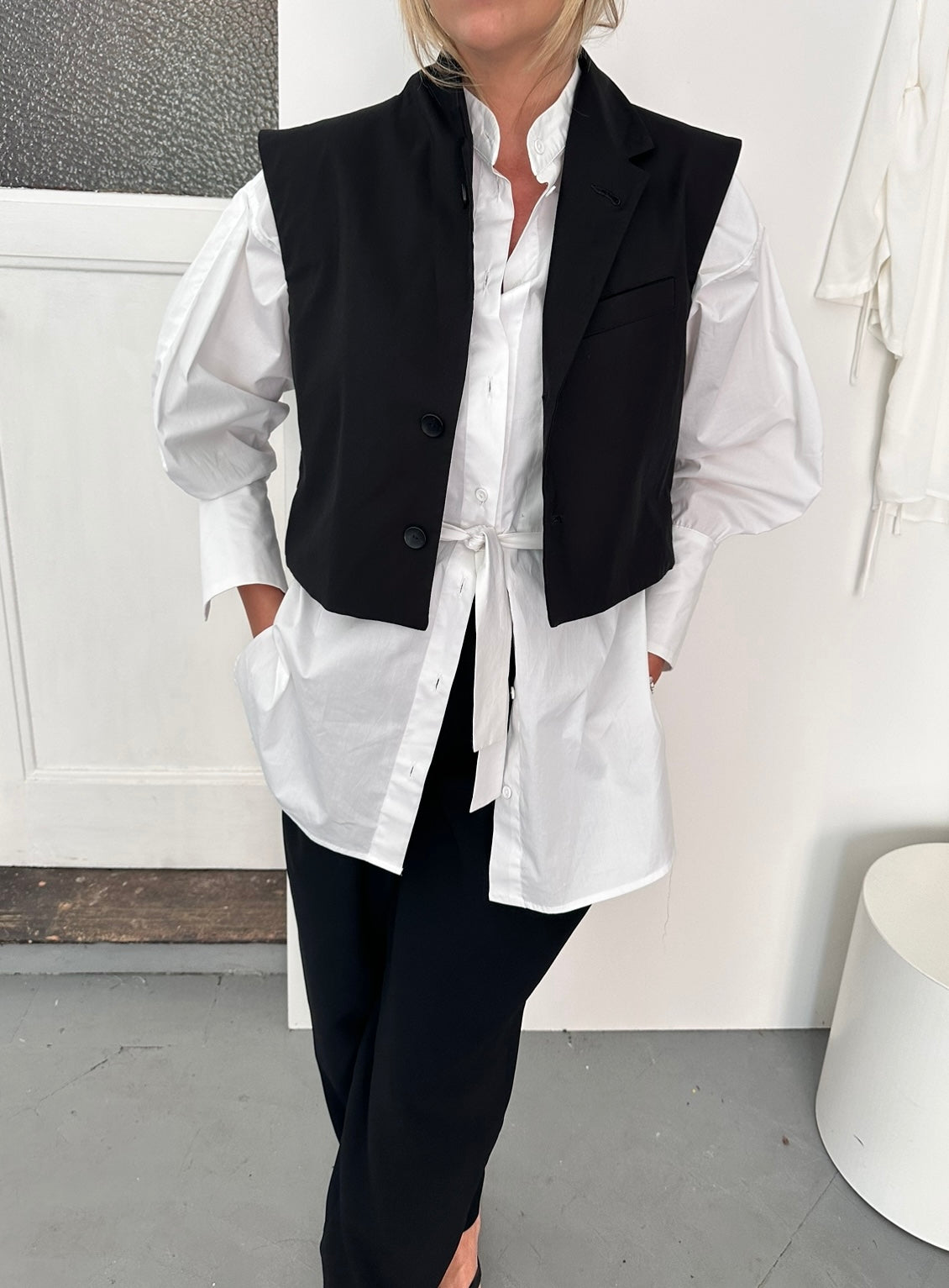 Unisex cropped vest