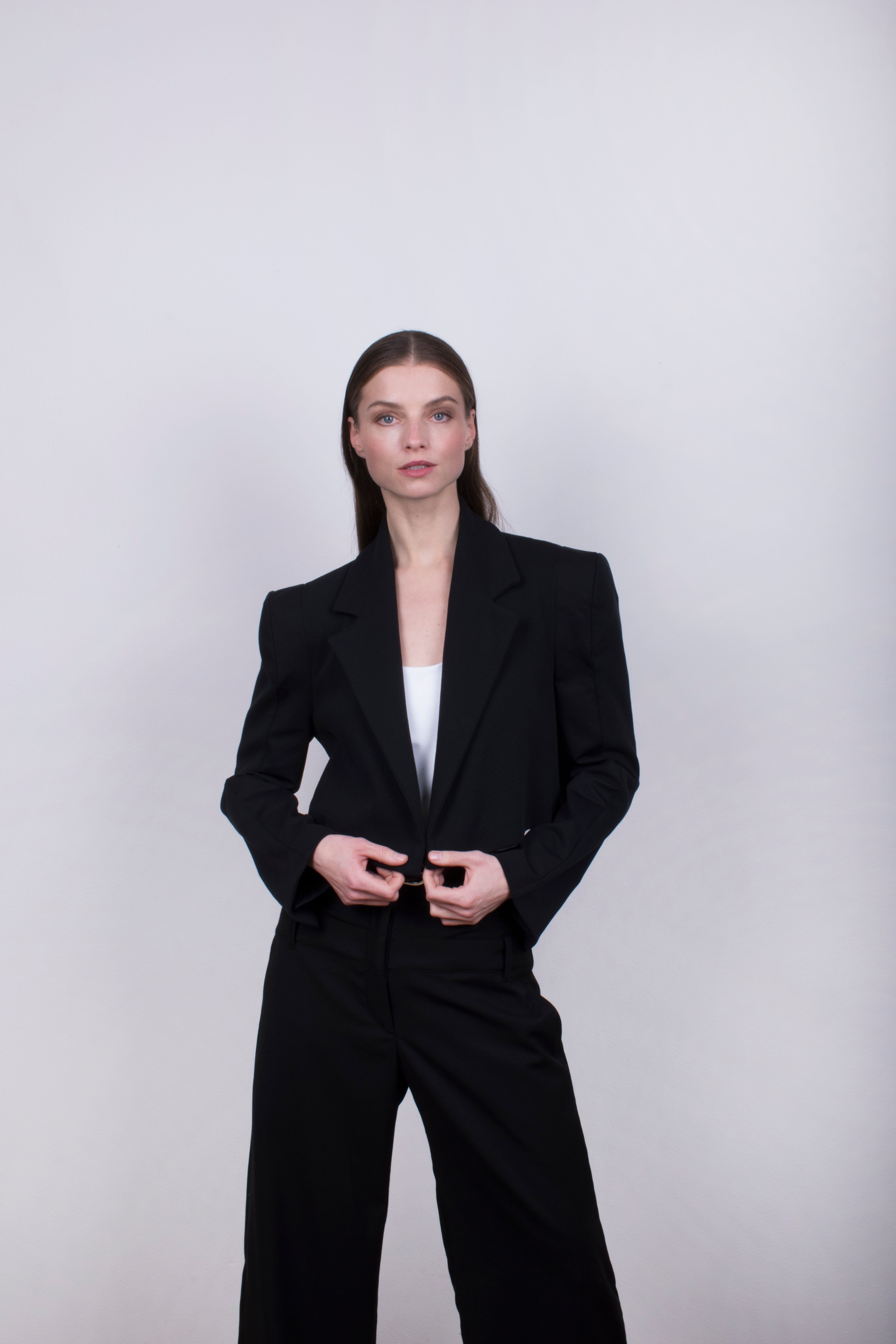 Sculptured Shoulders Cropped Casual Blazer