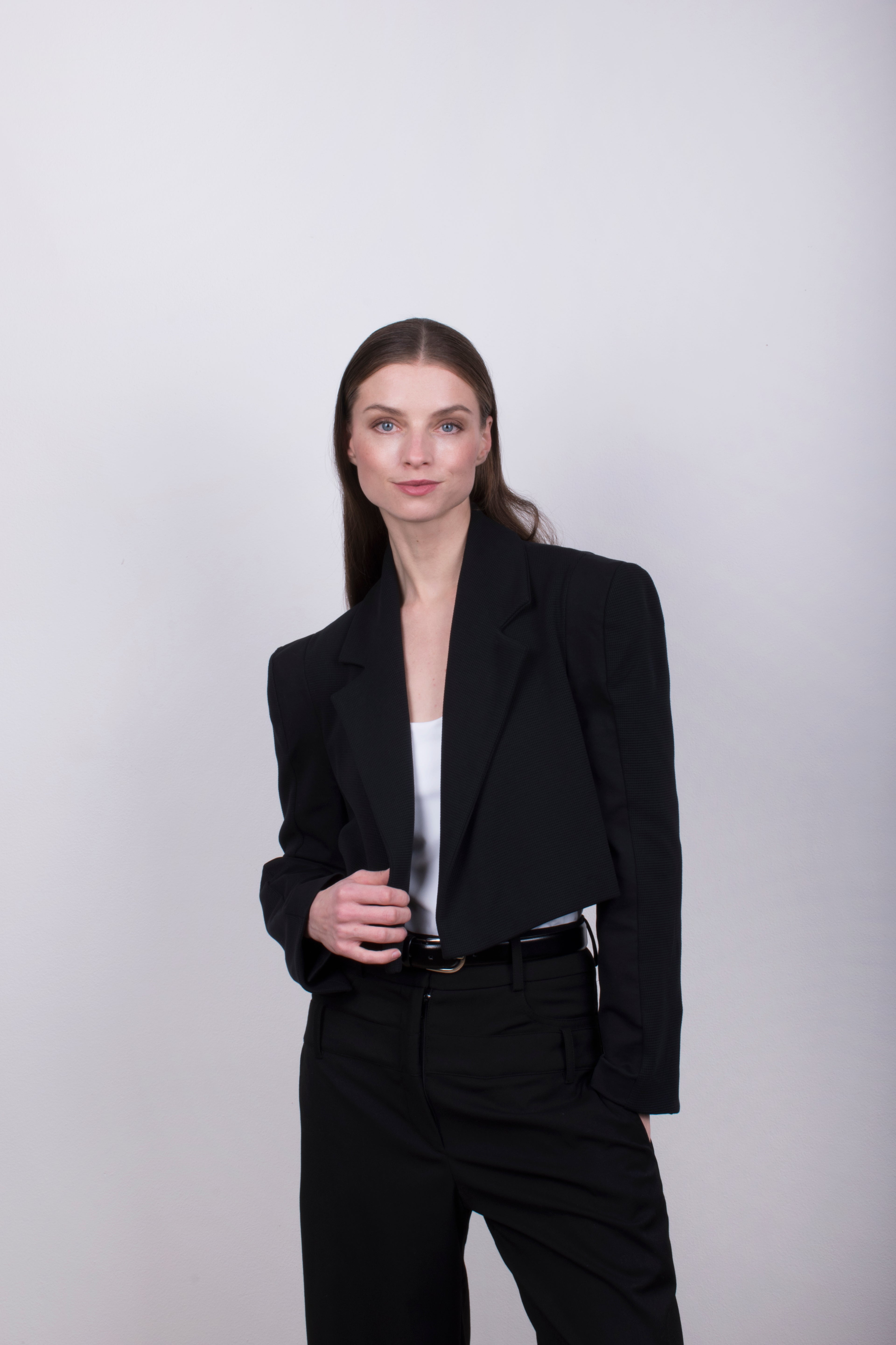 Sculptured Shoulders Cropped Casual Blazer