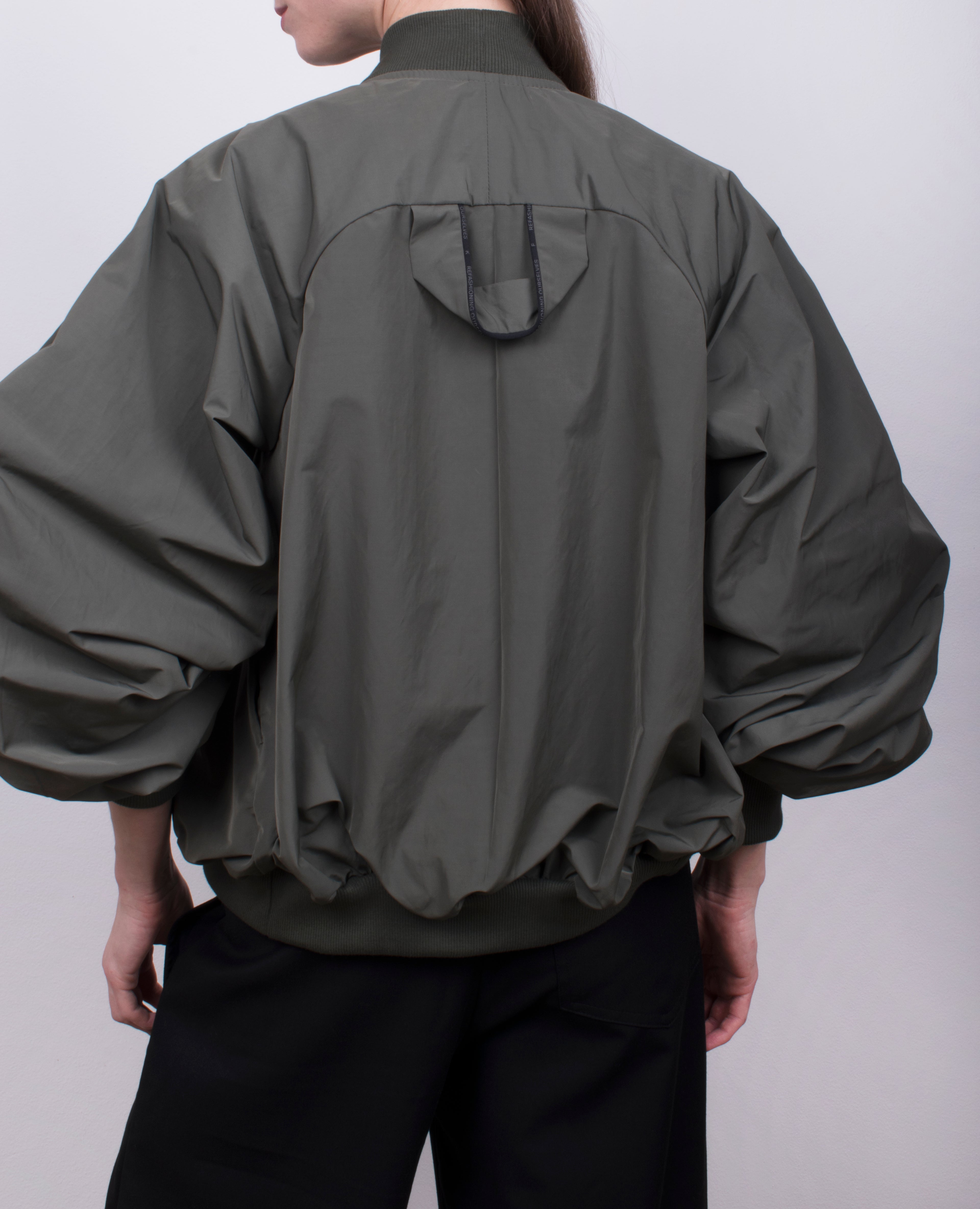 Statement Sleeve Bubble bomber